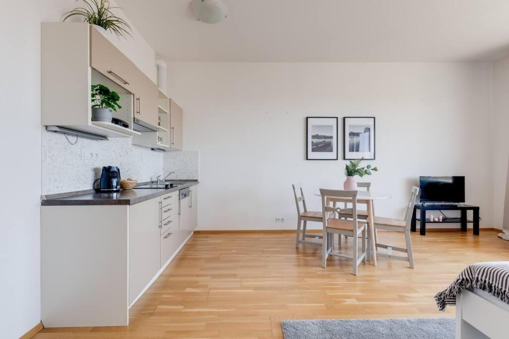 Jt'S Apartments Korunni Str. 프라하 외부 사진