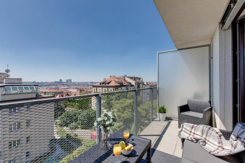 Jt'S Apartments Korunni Str. 프라하 외부 사진